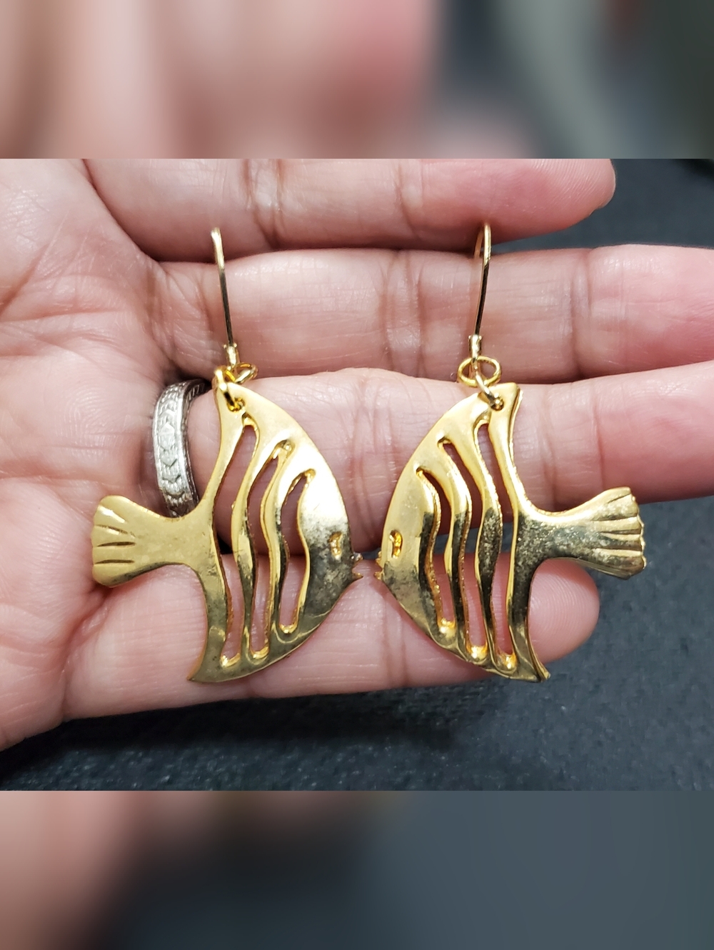 Vtg. Angel Fish Dangle Earrings - Picture 4 of 5